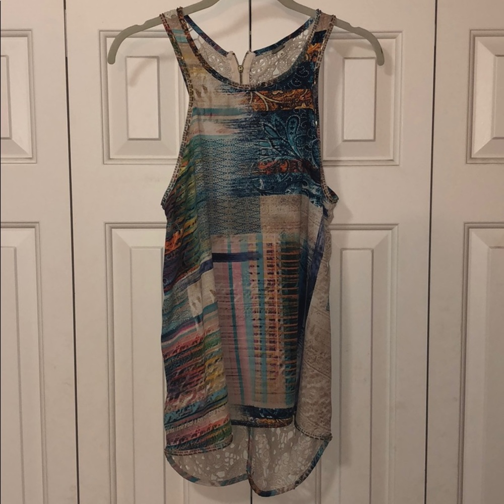 Patterned sleeveless blouse